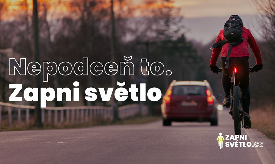 „Nepodceň to. Zapni světlo.“ Nová kampaň přesvědčuje cyklisty k celodennímu svícení